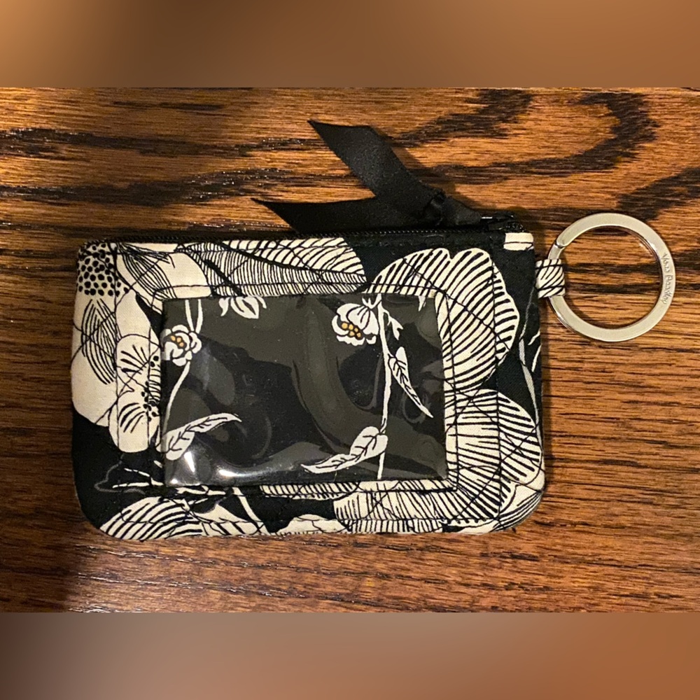 Vera Bradley Zip ID Case Black & White
Silver Hardware‎